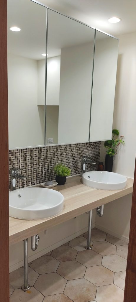 19c40e59d3fc00a259ed